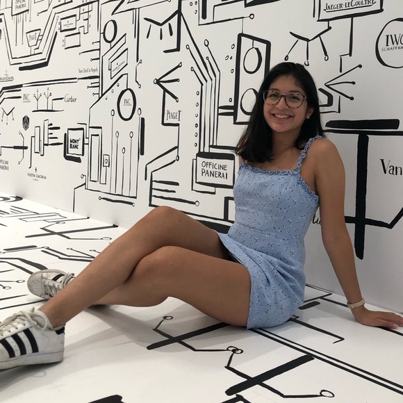 Meet your Posher, Stephanie - Picture 1 of 1